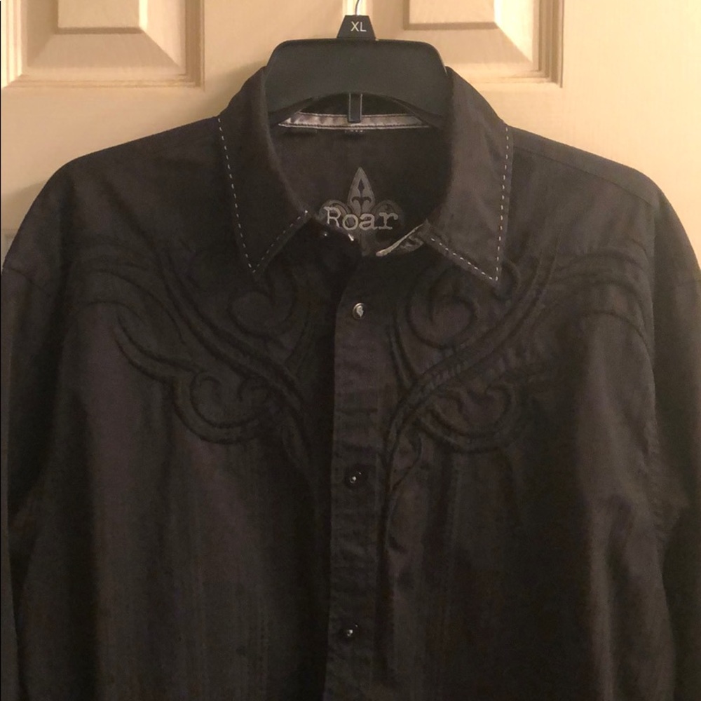 Men’s Roar black long sleeve embroidered shirt.